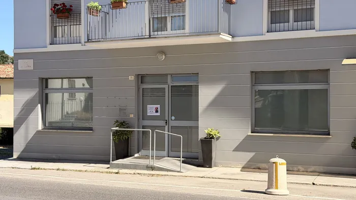 L'ingresso dello studio Babeth Pilates in Via Generale Cappa 98 a Dogliani