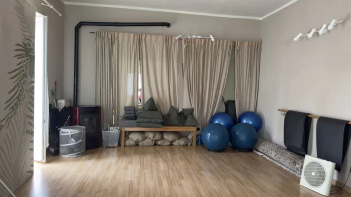 L'angolo matwork con cuscini, palle e attrezzi per il Pilates
